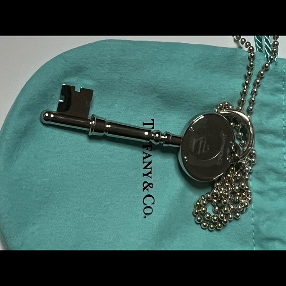 ๐ Host Pick!!! ๐๐ Rare like new Tiffany Key watch  Pendant with Chain - Picture 8 of 15